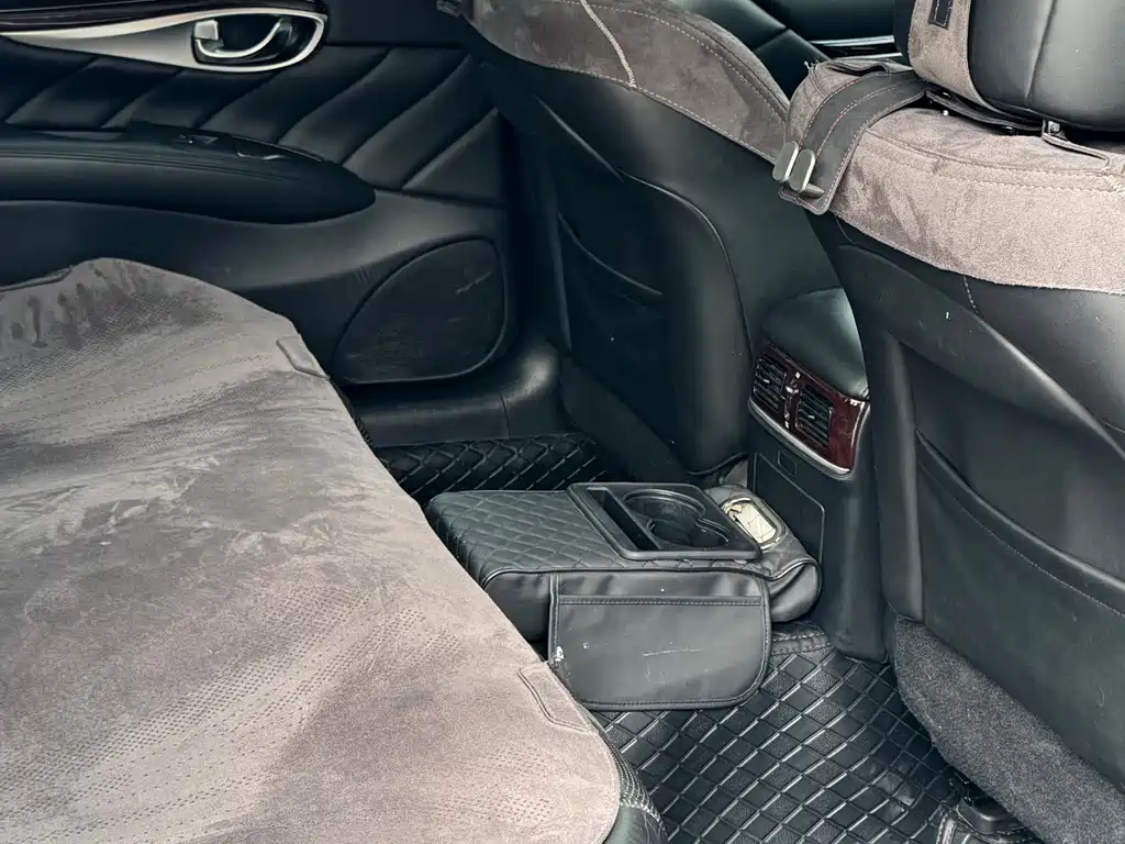 Infiniti Q70 2015款 Q70L 2.5L Enjoyment Edition