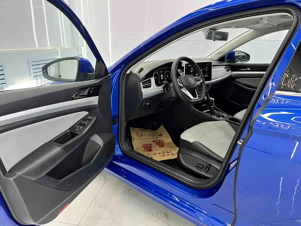 Bora 2023 200TSI DSG Smart Travel PRO Edition