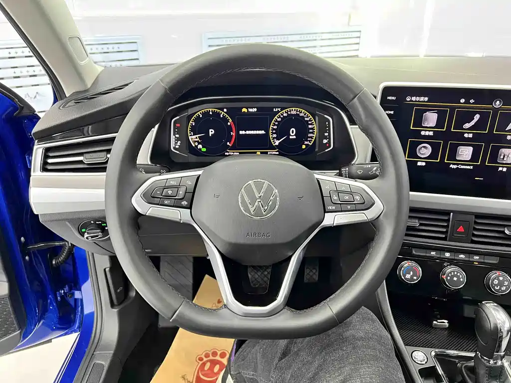 Bora 2023 200TSI DSG Smart Travel PRO Edition