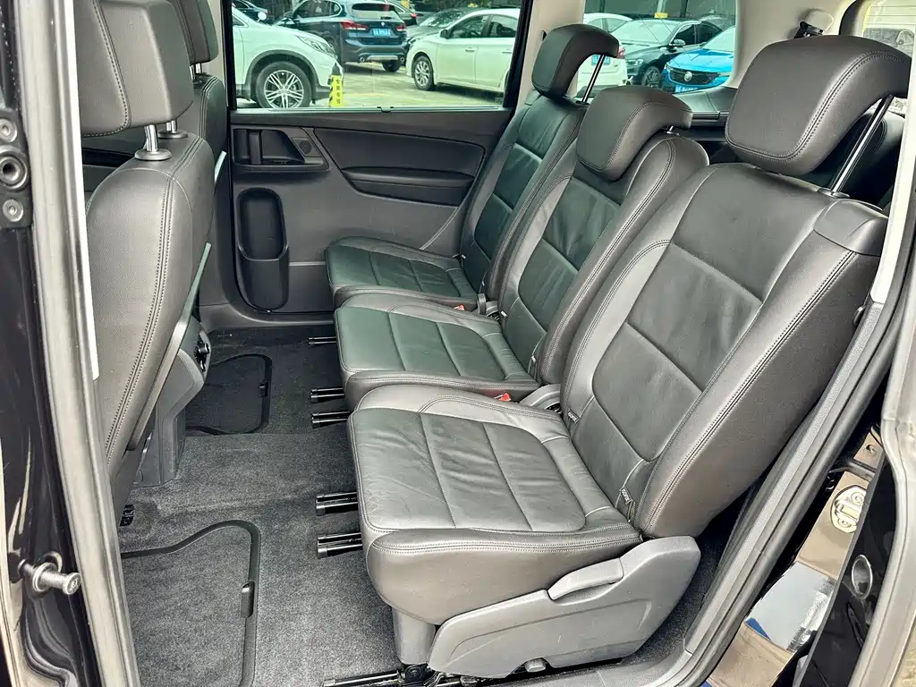 Shangri-La 2018 380TSI Premium 7-seater