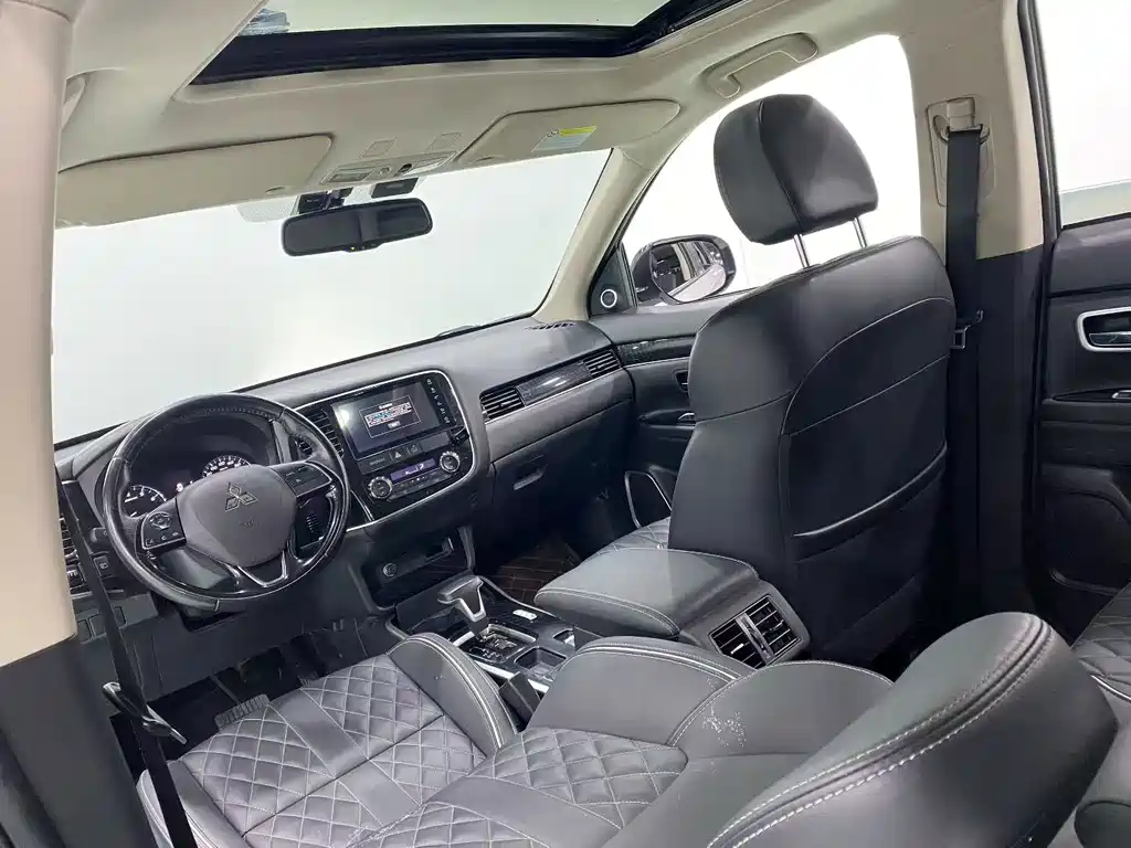 Outlander 2021款 Facelift 2.0L 2WD Enjoyment Edition 7-seat