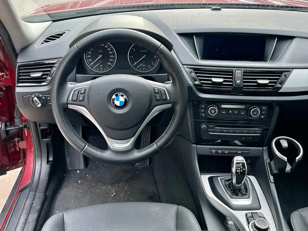 BMW X1 2014 sDrive18i Leading Edition