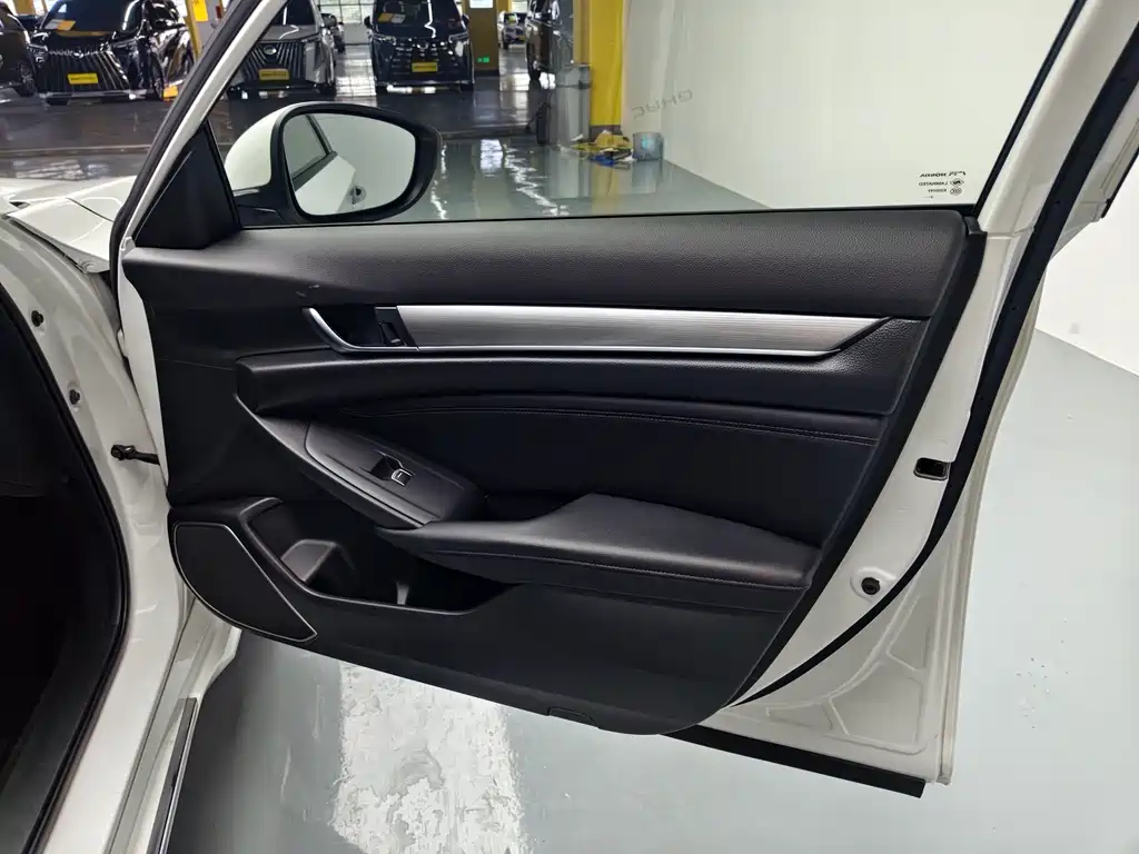 Accord 2018 Sharp Hybrid 2.0L Sharp Lead Edition National VI