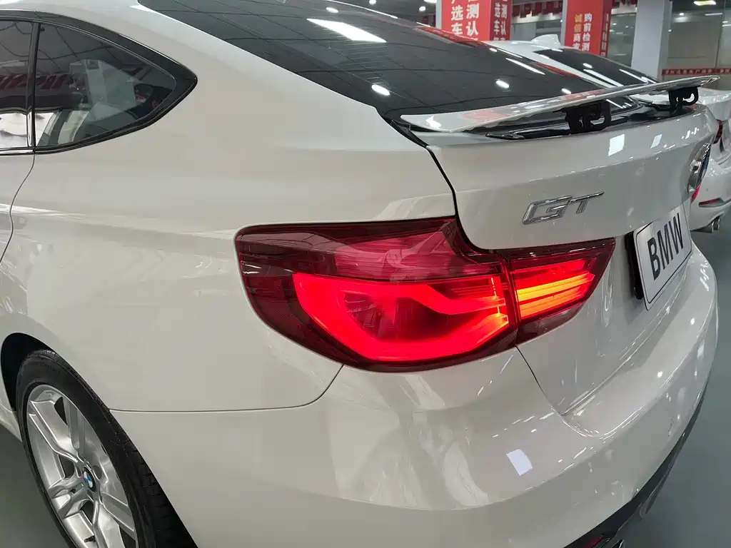BMW 3 Series GT 2019 320i M Sport