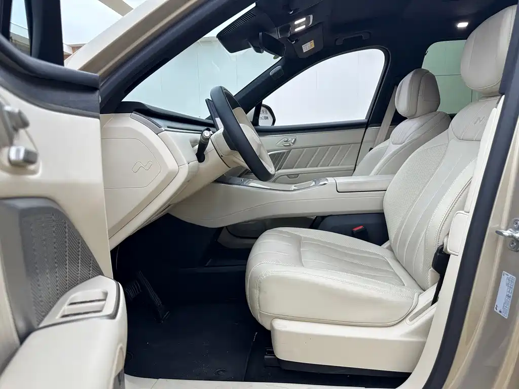 L90 Ultra 2025 6-seat edition