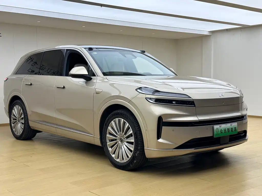 L90 Ultra 2025 6-seat edition