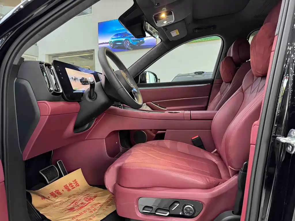 SUV M8 2025 Edition Range-Extended Ultra Version 53.4kWh 5-Seat Version 192-line LiDAR)