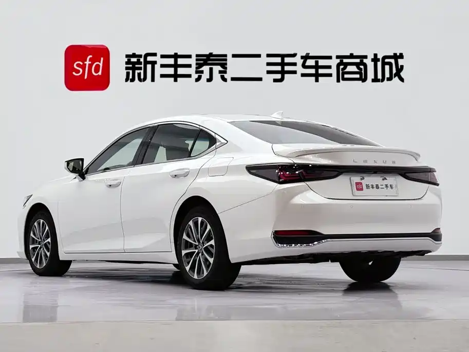 Lexus ES 2025 300h Premium Edition