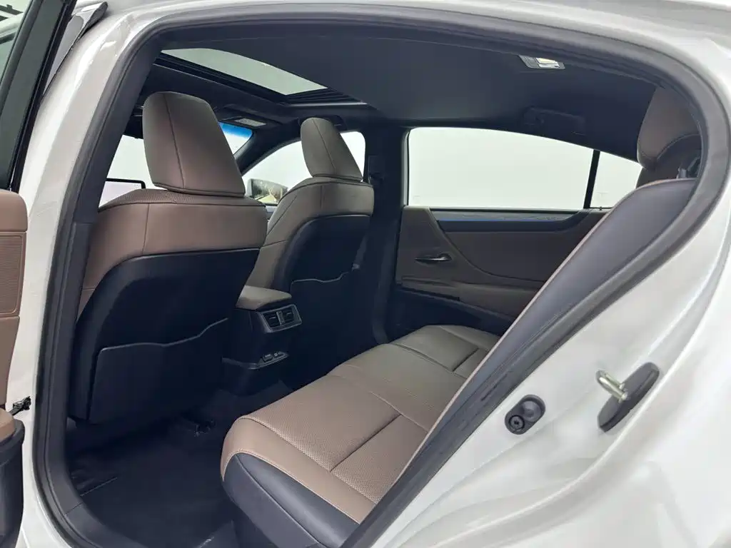 Lexus ES 2025 300h Premium Edition