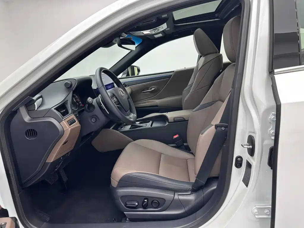 Lexus ES 2025 300h Premium Edition