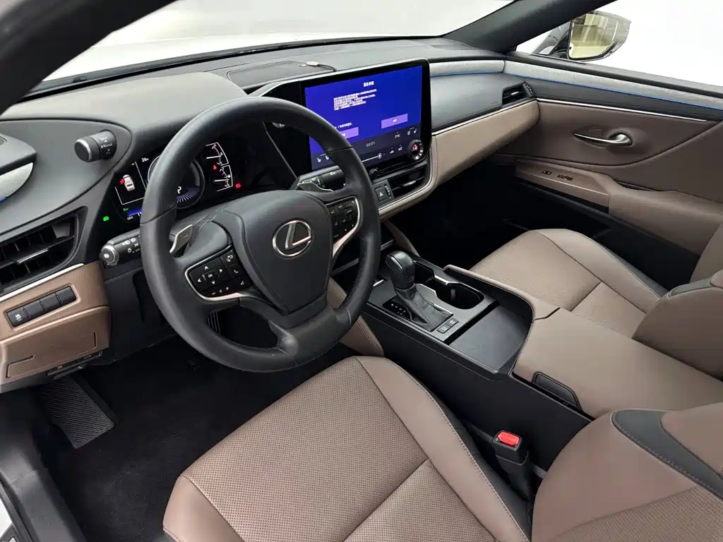 Lexus ES 2025 300h Premium Edition
