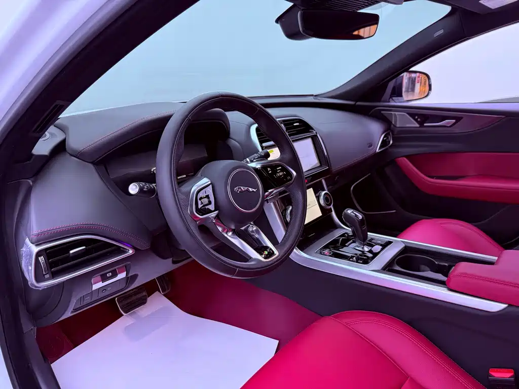 Jaguar XEL 2025 Edition 2.0T 250PS R-DYNAMIC 90th Anniversary Edition