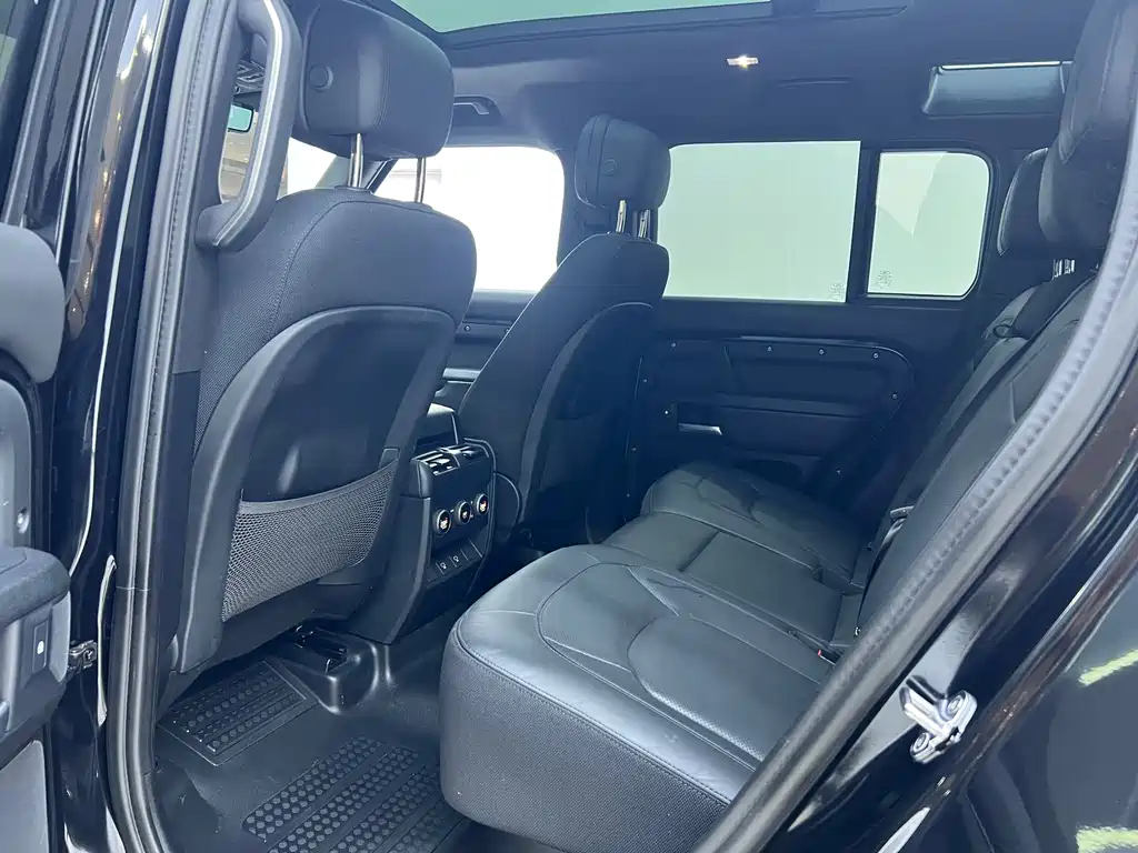 Land Rover Defender 2025 110 3.0T P400 X-Dynamic HSE