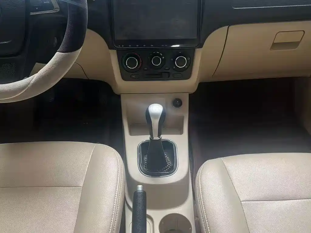 SWM 370 2016 1.5L Manual Zunxiang 7-seat