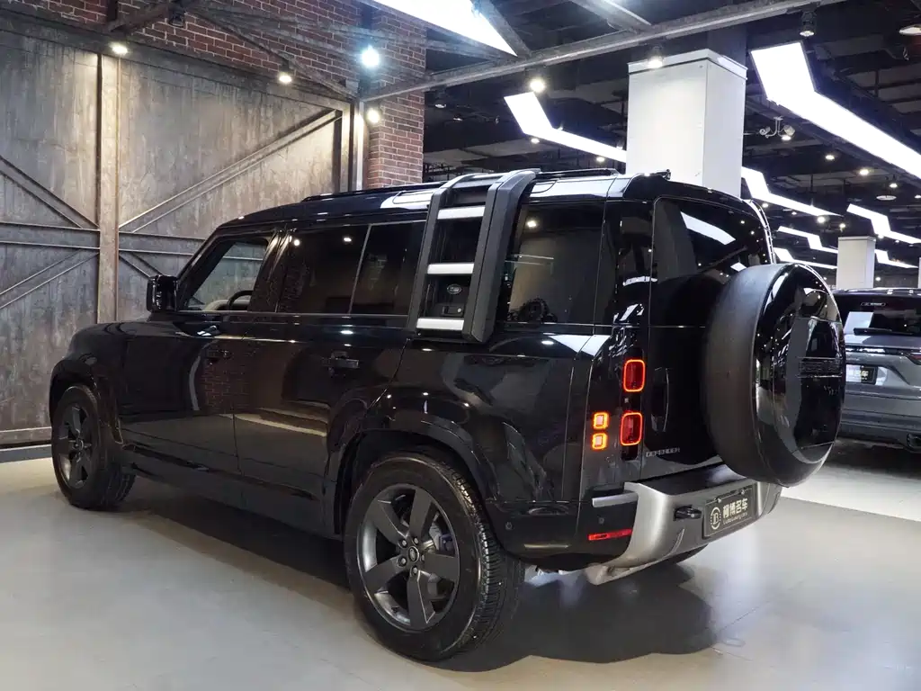 Land Rover Defender 2024 110 3.0T P400 Dark Special Edition