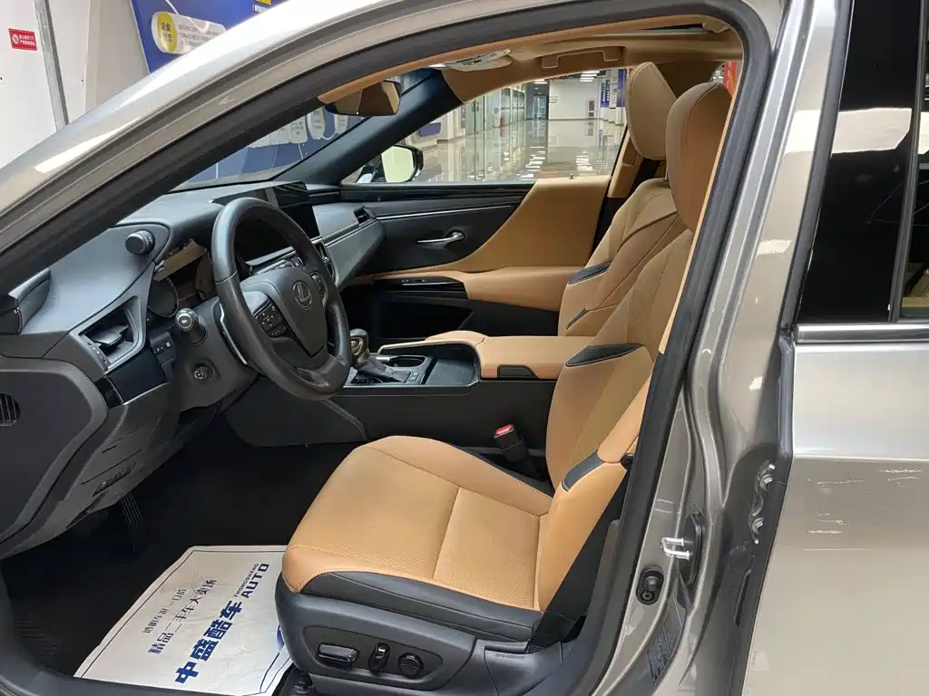 Lexus ES 2022 300h Excellence Edition