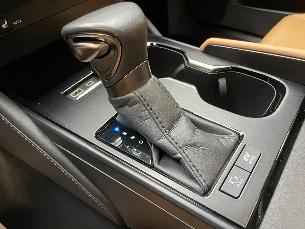 Lexus ES 2022 300h Excellence Edition