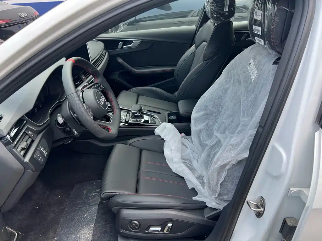 Audi A4L 2025 200,000 Enjoyment Edition 40 TFSI Luxury Dynamic Model