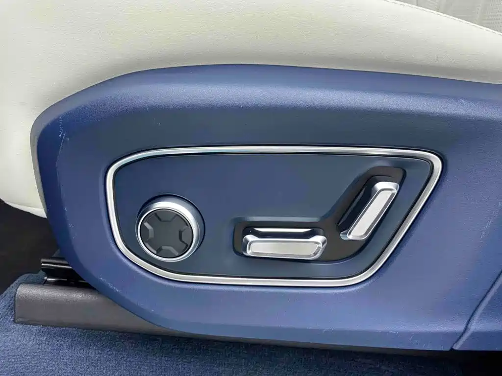 Jizhe 009 2024 7-seat Passage Edition Four-wheel Drive 140kWh