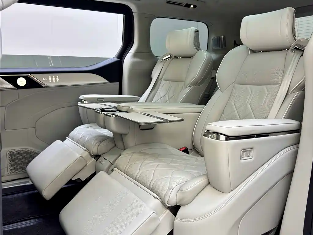 Volvo EM90 2025 Ultra Six-seat
