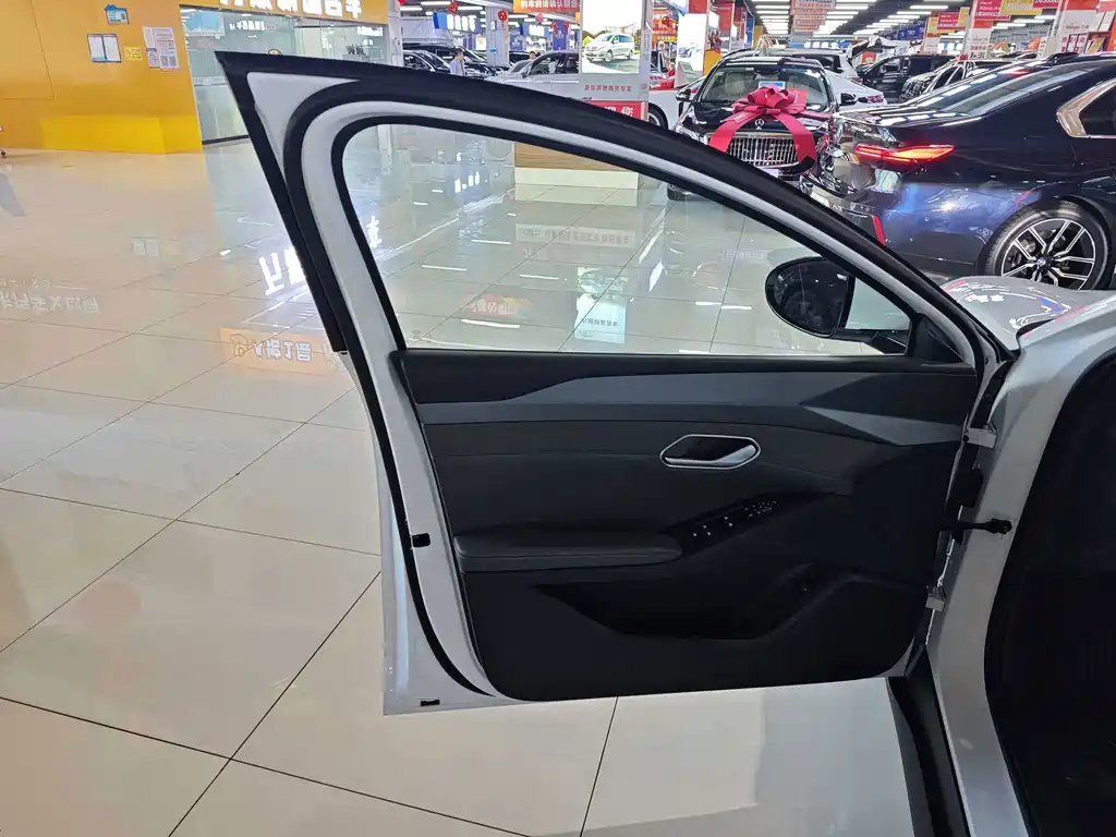 秦L 2025款 EV 545KM超越型