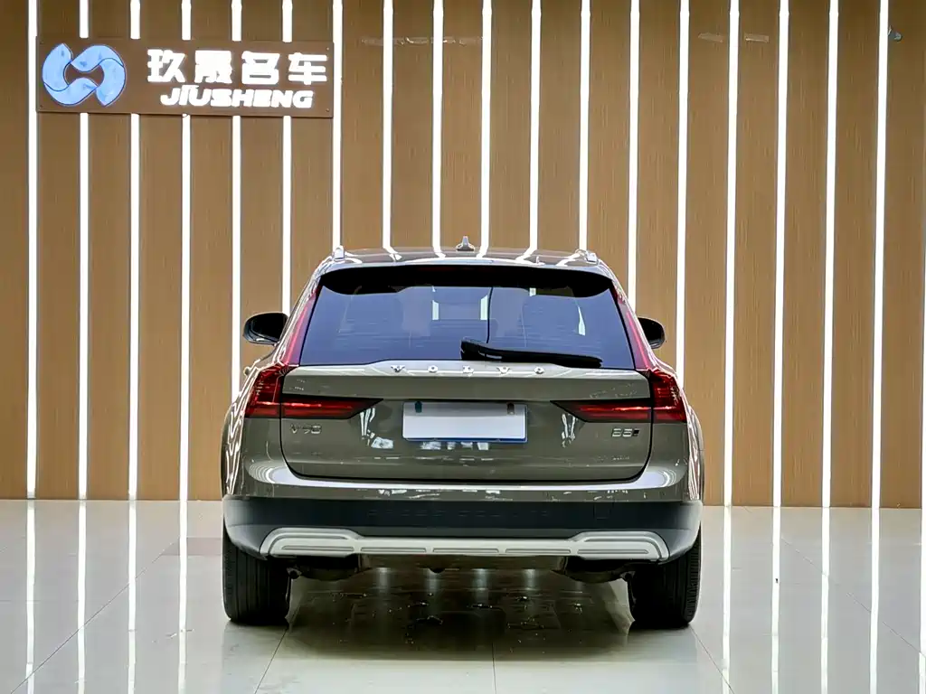 Volvo V90 2021 Cross Country B5 AWD Premium trim