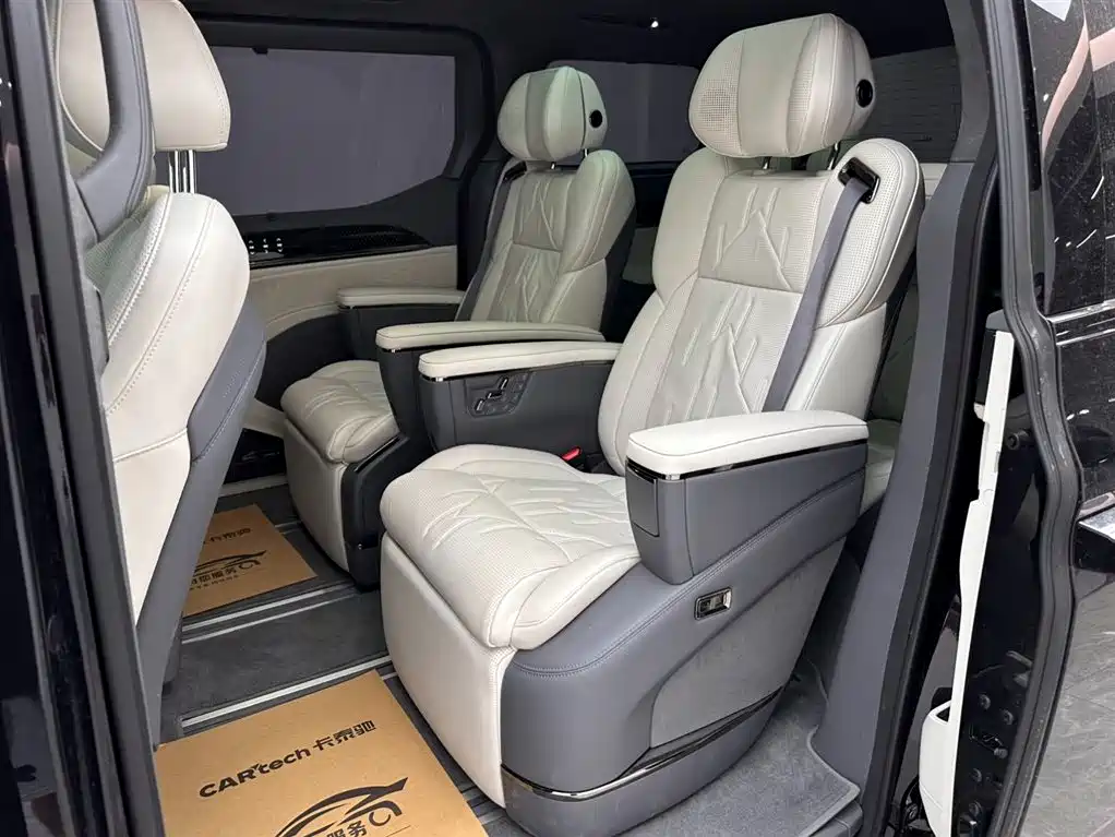 Jizhe 009 2024 7-seat Passage Edition Four-wheel Drive 108kWh