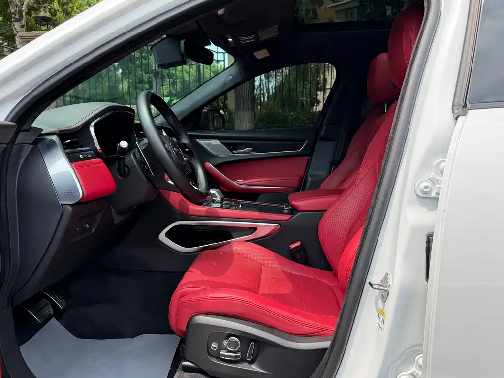 Jaguar F-PACE 2024 P250 R-Dynamic HSE