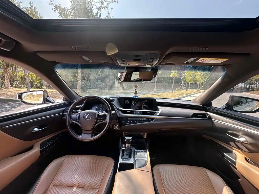 Lexus ES 2020 200 Excellence Edition