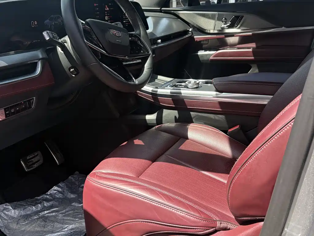 Cadillac XT5 2025 2.0T Platinum Edition