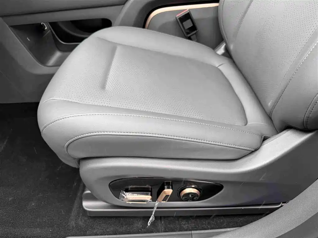 eπ008 2024 6-seat Extended Range Edition