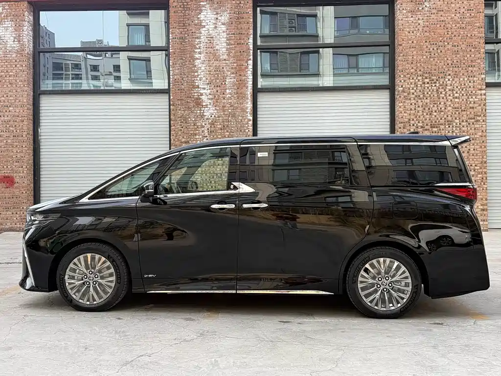 Alphard 2025款 Hybrid 2.5L Premium Gold Edition