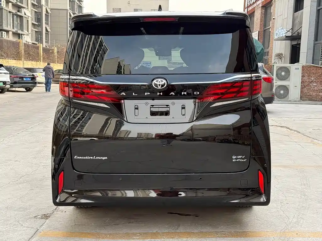 Alphard 2025款 Hybrid 2.5L Premium Gold Edition