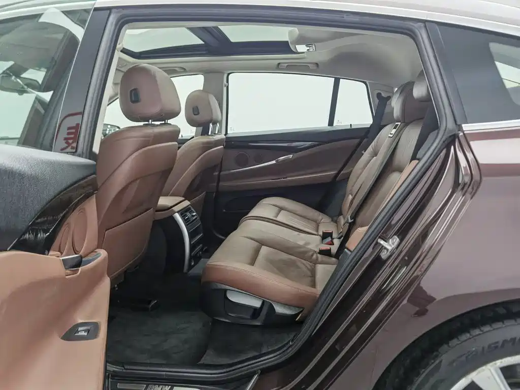 BMW 5 Series GT 2014 528i Leading Edition