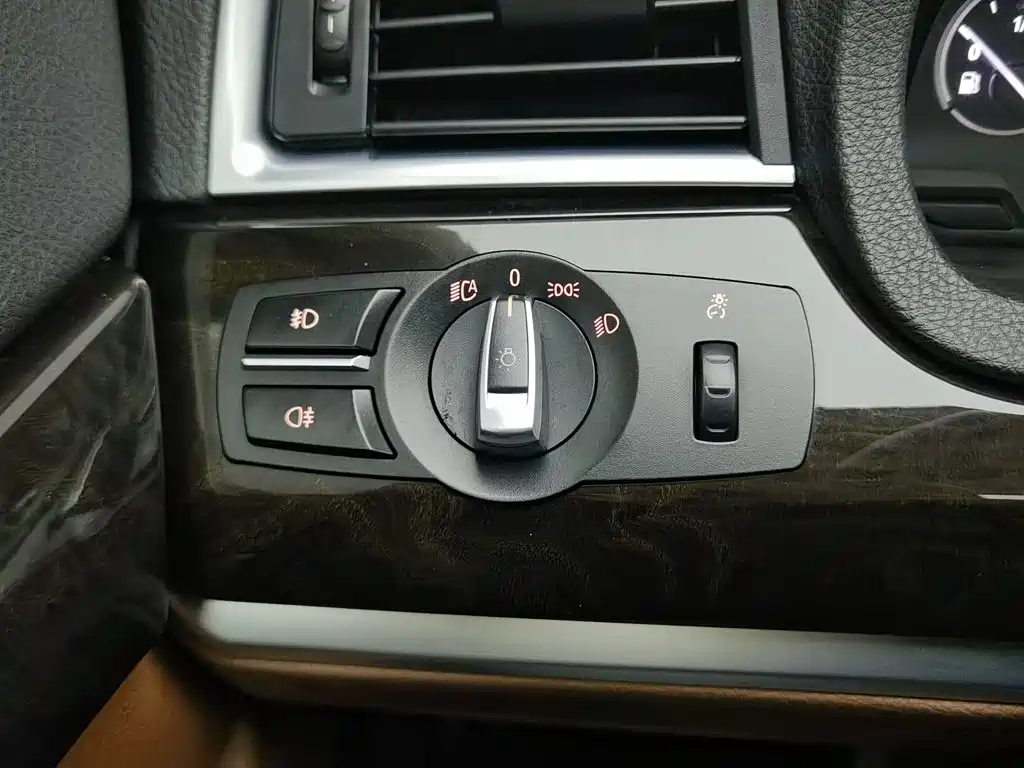 BMW 5 Series GT 2014 528i Leading Edition