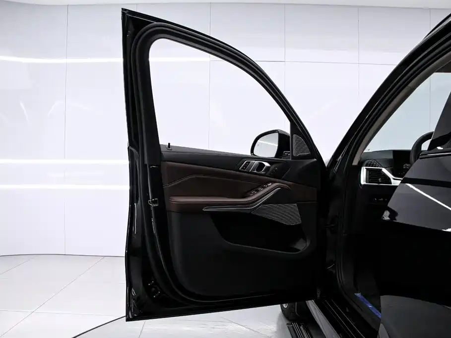 BMW X5 2023 xDrive 30Li M Sport Night Package尊享型