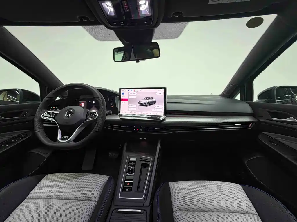2025 Golf R-Line 300TSI