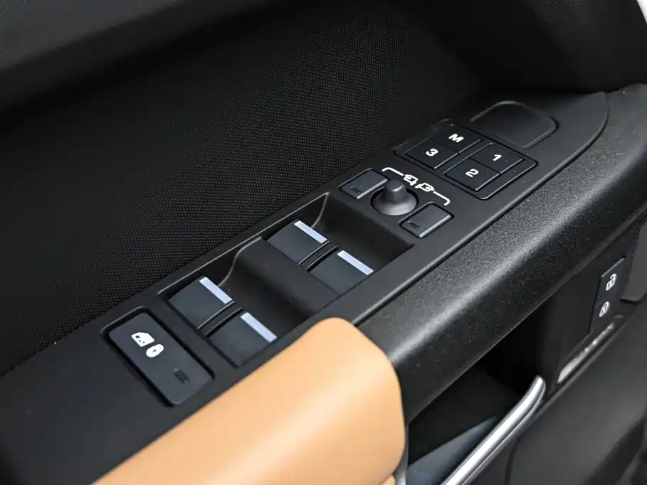 Land Rover Defender 2025 110 3.0T P400 X-Dynamic HSE