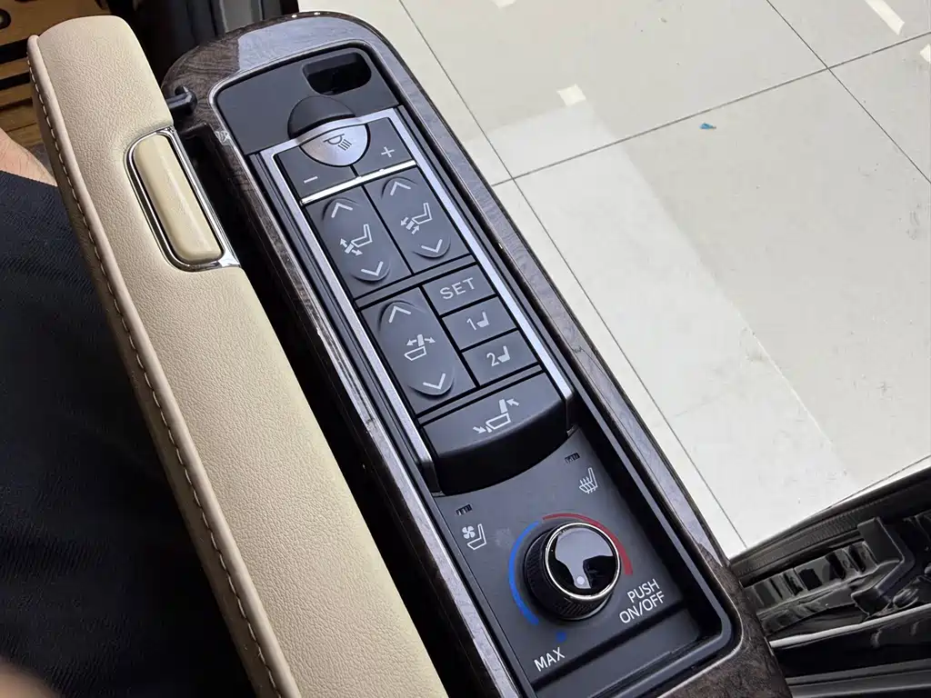 Camry 2021 2.5L HV Luxury Edition