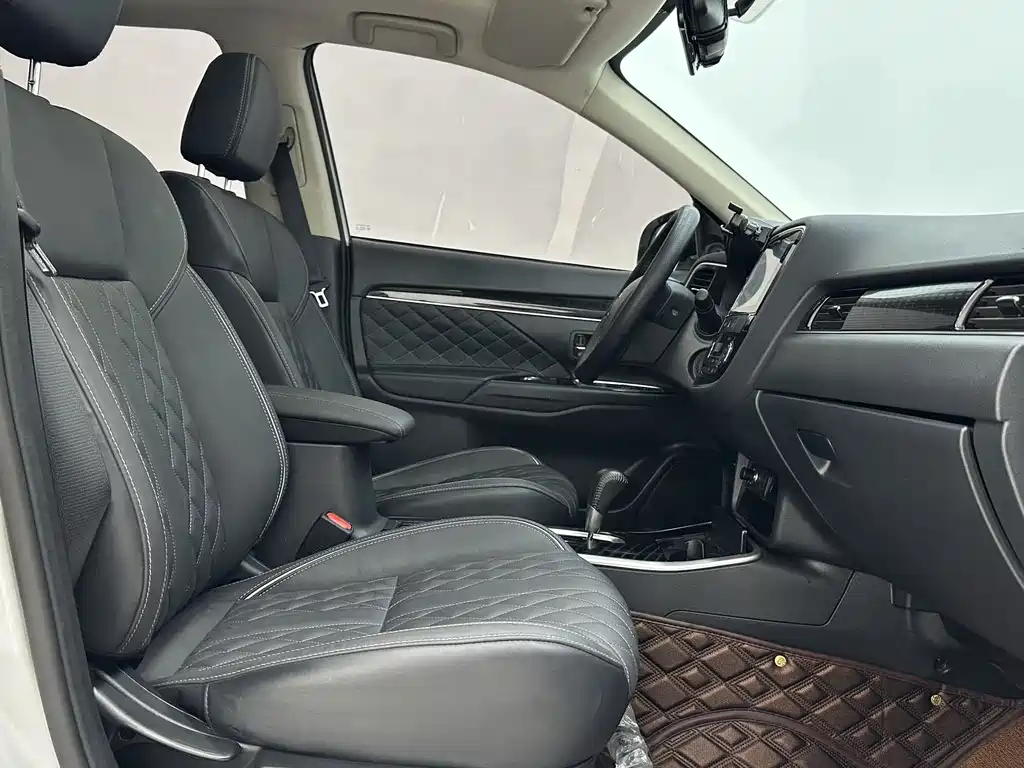 Outlander 2021 2.0L 2WD Enjoyment Edition 5-seat