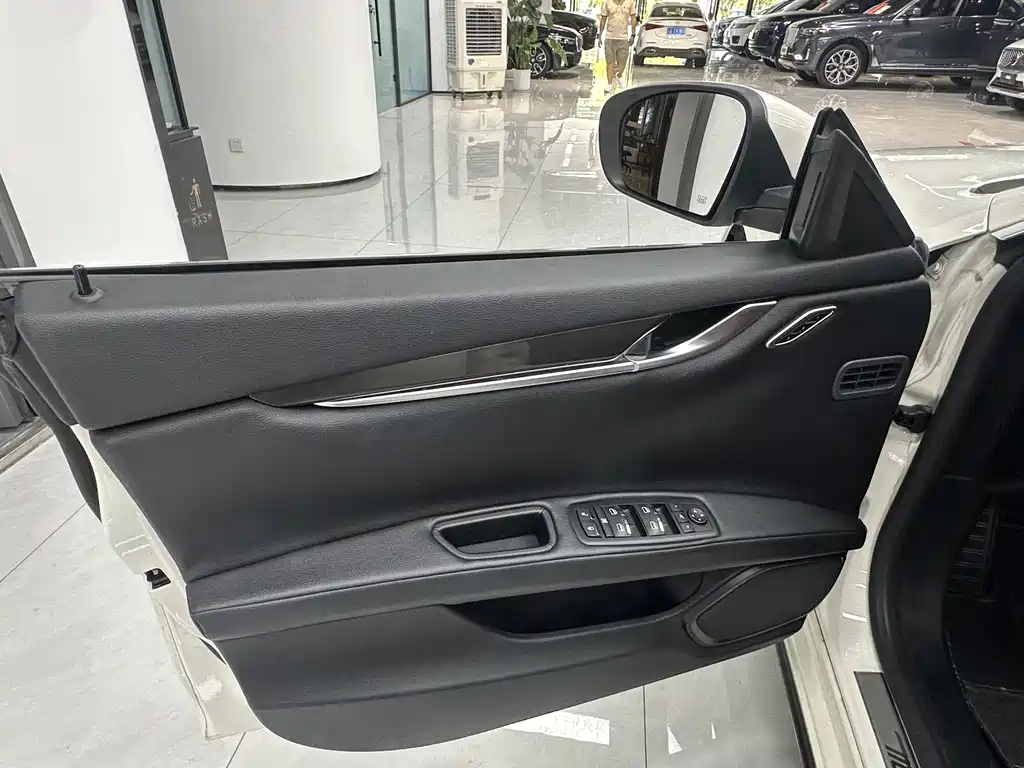 Ghibli 2018 Facelift 3.0T Standard Edition