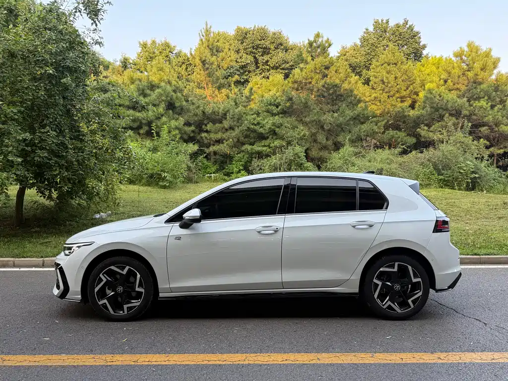 Golf 2025 300 TSI R-Line