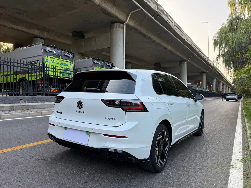 Golf 2025 300 TSI R-Line