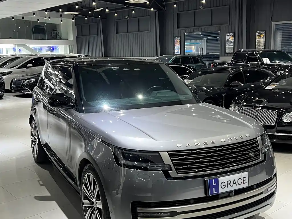 Range Rover 2023 3.0 L6 360PS Grand Edition