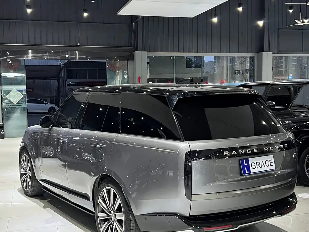 Range Rover 2023 3.0 L6 360PS Grand Edition