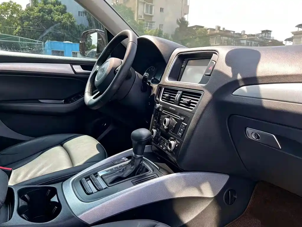 Audi Q5 2013 model 40 TFSI Technology Edition