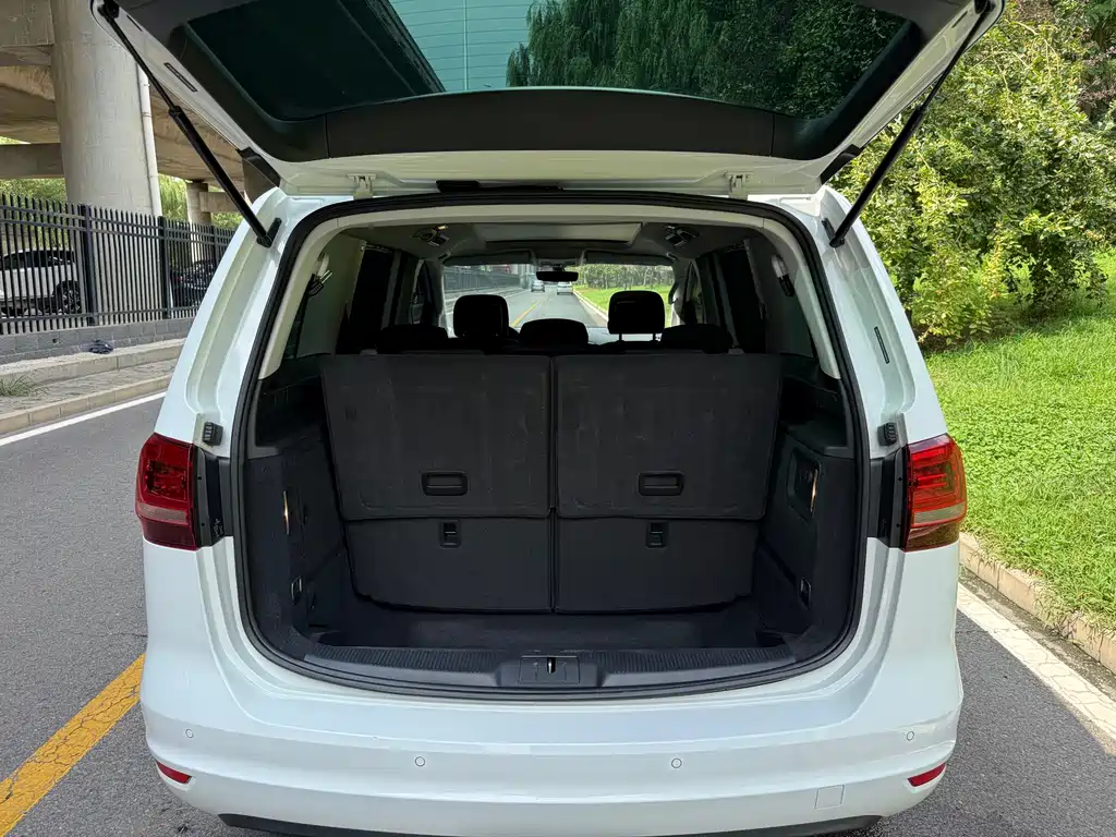 Shangri-La 2016 380TSI Comfort Edition 7-seater