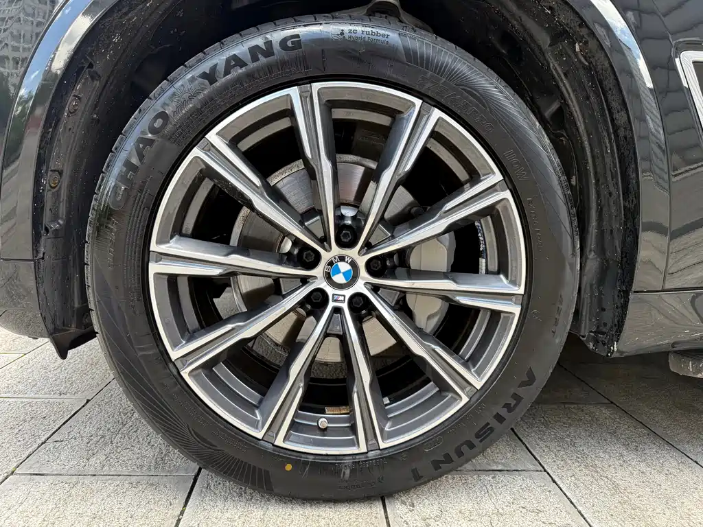 BMW X5 2022 xDrive 30Li M Sport Package