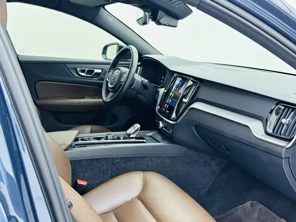 Volvo S60 2023 B4 Intelligent Luxury Edition