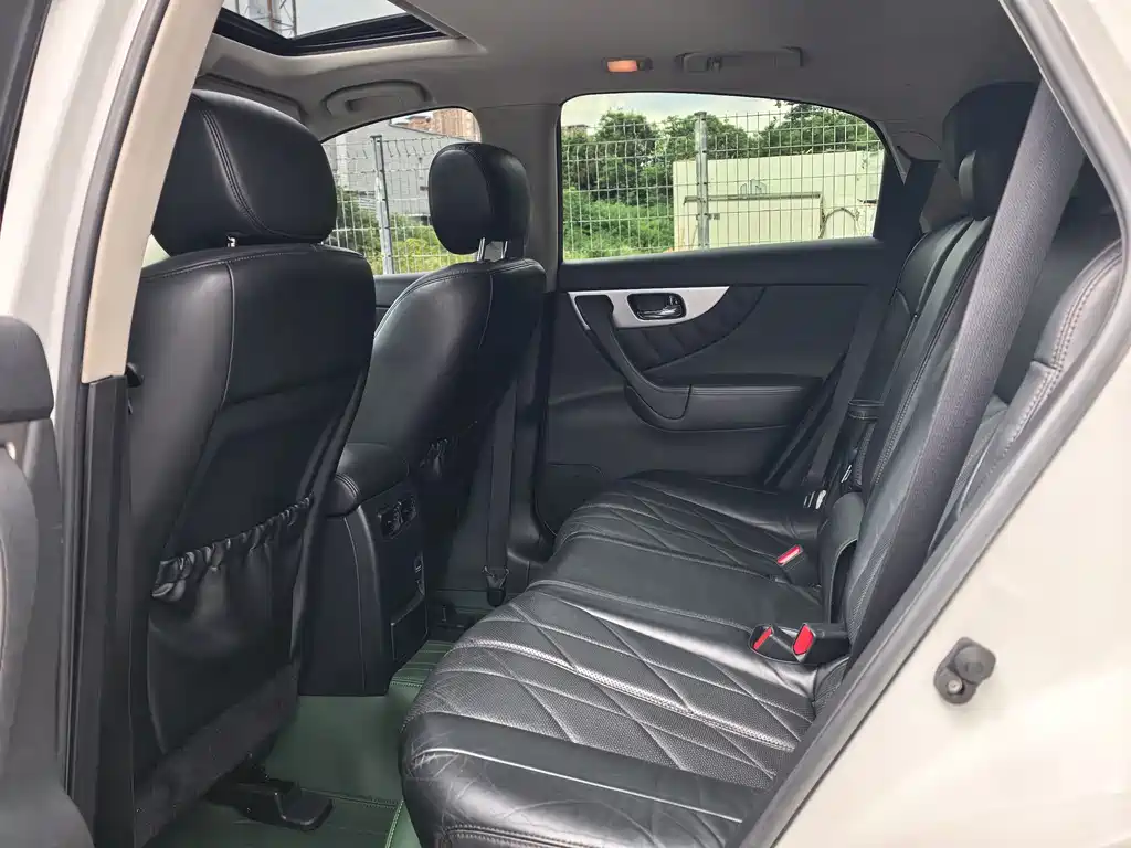 Infiniti QX70 2013 3.7L Standard Edition